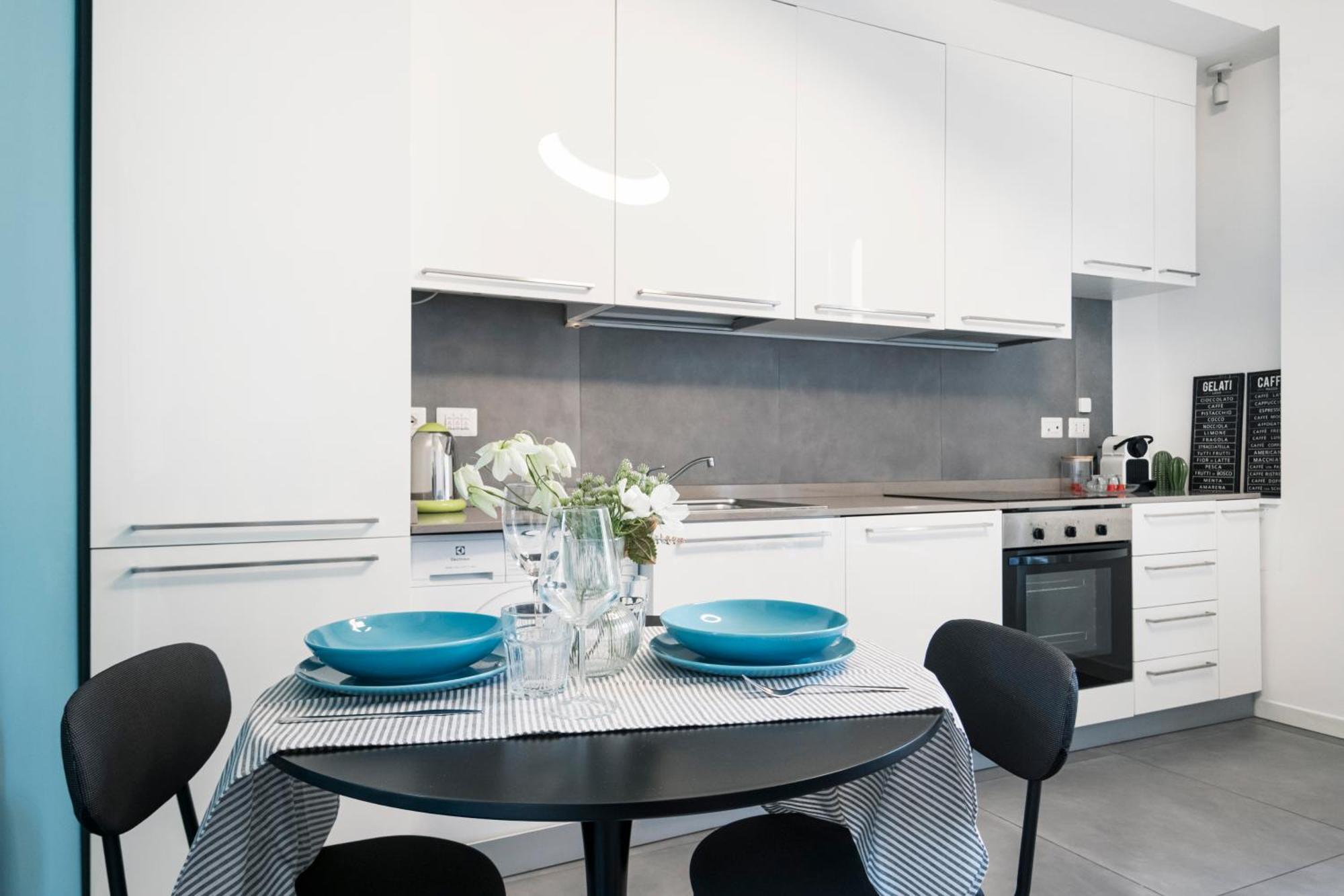 New Flat Fully Furnished In P.Ta Romana Милано Екстериор снимка