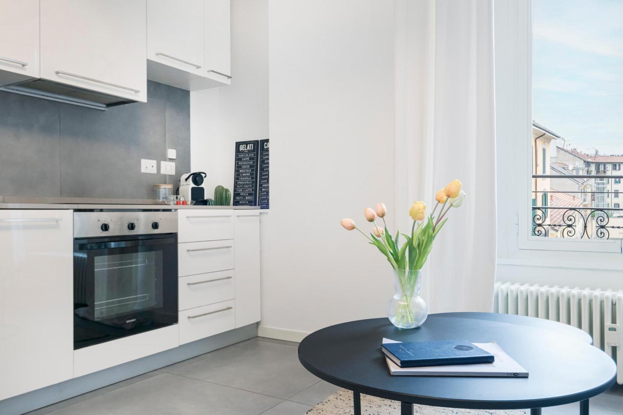 New Flat Fully Furnished In P.Ta Romana Милано Екстериор снимка